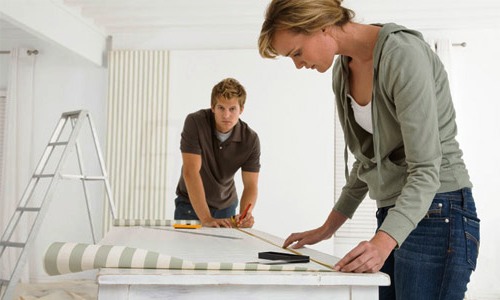 клеим обои с рисунком